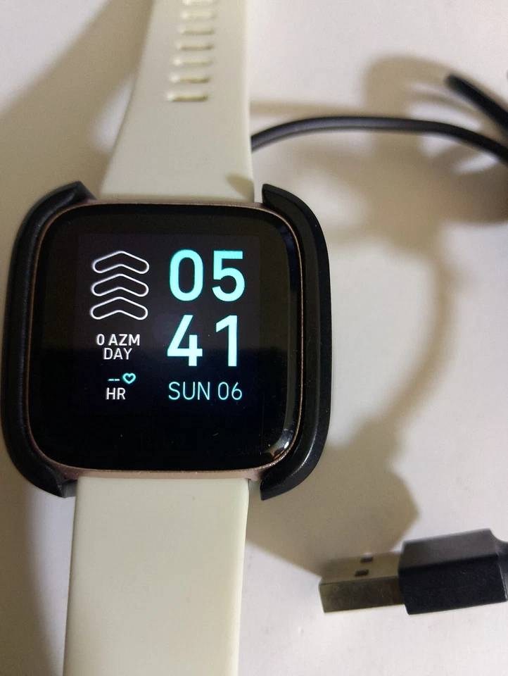 FITBIT Versa FB504 Fitness Smartwatch & Charger / Working Condition  - Image 3 of 4
