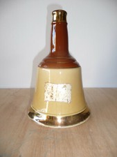 bouteille flacon collection- superbe cloche ceramique    "Bell's scotch whisky"