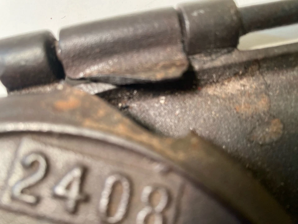 Pre Griswold 伊利编号 8铸铁翻盘烧烤盘2406,2408单折铰链 — 第 3/4 张图片