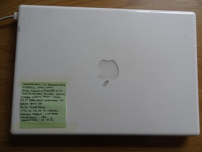 Apple MacBook 5,2 A1181 13,3'' 4Gb Ram C2D 2,0ghz EMC2300 MB881LL Early 2009