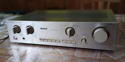 Luxman L-200, integrated amplifier with phono