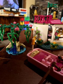 LEGO Disney: Ariel's Magical Kiss (41052) no Eric, or Ariel&rsquo;s head/hair. 