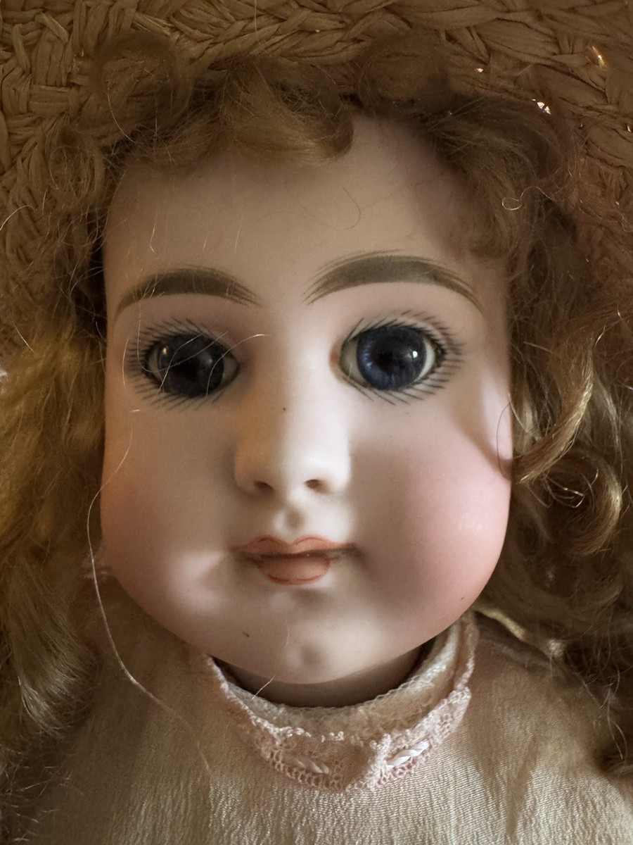 antique baby doll ୨୧ * 小さな陶器製 の女の子 antique baby