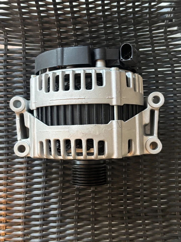 Alternador Bosch AL0844N Premium 100 % nuevo para modelos seleccionados de Mercedes-Benz 06-15 Foto 3 de 4