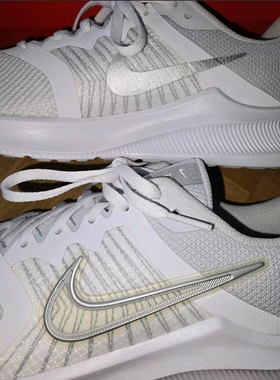 NIKE Downshifter 11 Damen, Sportschuhe Sneaker Gr. 41 US 9,5 - Bild 4 von 4