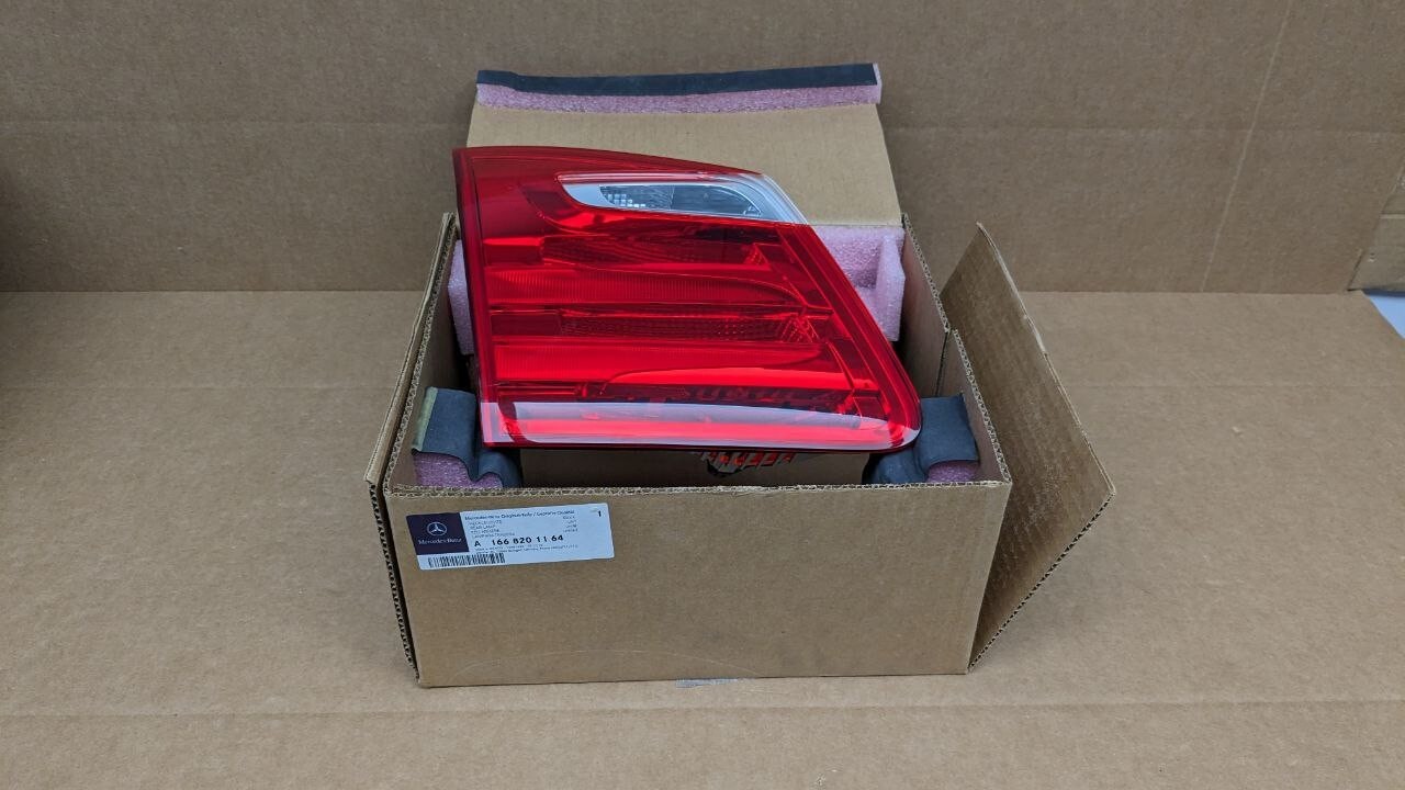 E-Class Tail Light Inner Left Hand Side (W212) USED - Mercedes Benz - Foto 2