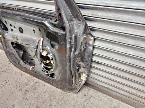 2006 JEEP COMMANDER LEFT FRONT DOOR BLACK - Picture 10 of 11