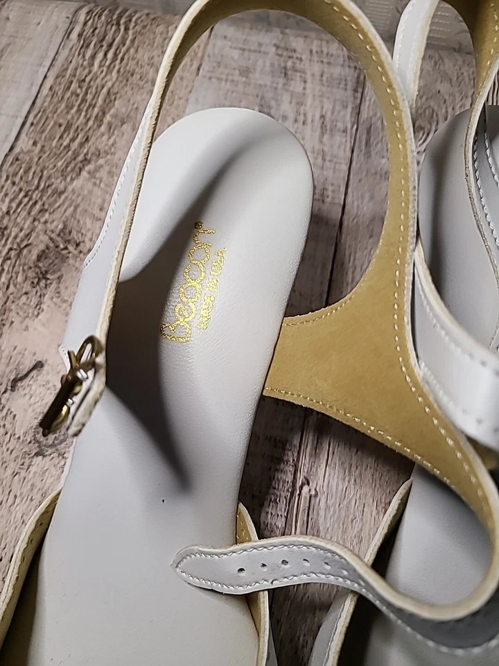 Sandálias anabela Beacon brancas vintage feitas nos EUA femininas tamanho 10 de largura - Imagem 2 de 4