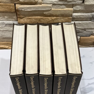 Encyclopedia Britannica 1977 ~ 32 Vol Set gold trim Macropedia
