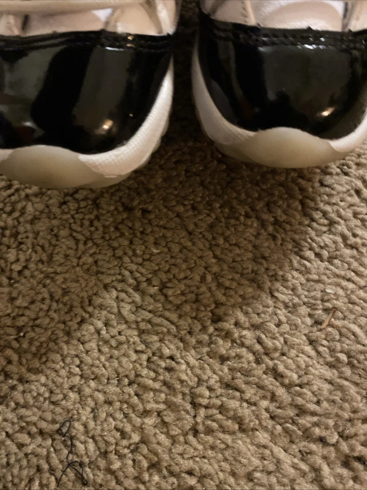 Nike Air Jordan Retro 11 niños pequeños (talla 6c) Foto 3 de 4