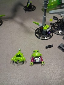 Lego Alien Conquest 7051 Tripod Invader  And Part Of 7051 Incomplete w/manual🔥