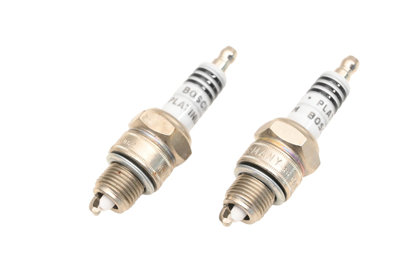 Bosch 4232 Platinum Spark Plugs Qty 2 NOS