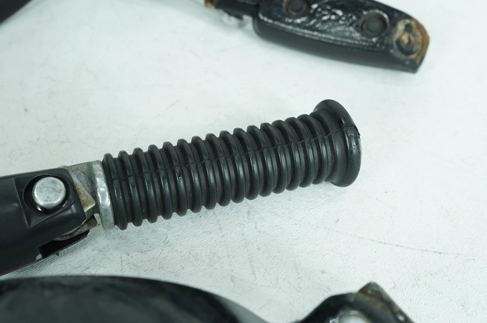 Harley Sportster XL883 2015 hierro OEM conductor izquierdo y derecho reposapiés clavijas Foto 4 de 4