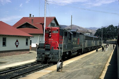 Southern Pacific GP9 No 3009 w B units San Luis Obispo CA Sep 1969 5 x 7 Photo