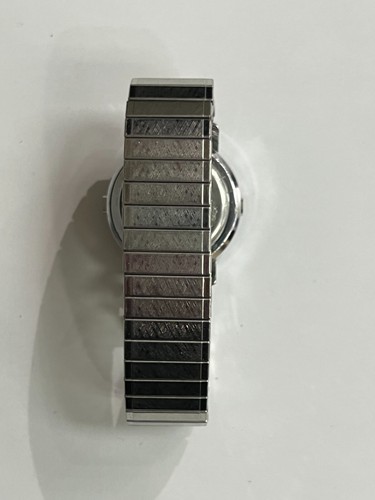 VINTAGE TIMEX SSQ H CELL DIGITAL WOMANS WATCH NOT WORKING - Picture 4 of 5