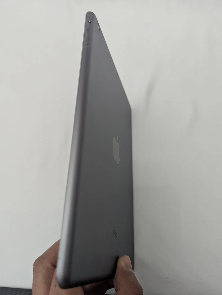 Apple iPad Air A1474 MD785LL/B 9.7-inch w/16GB & WiFi Space Gray 2013 EUC - Image 3 of 4