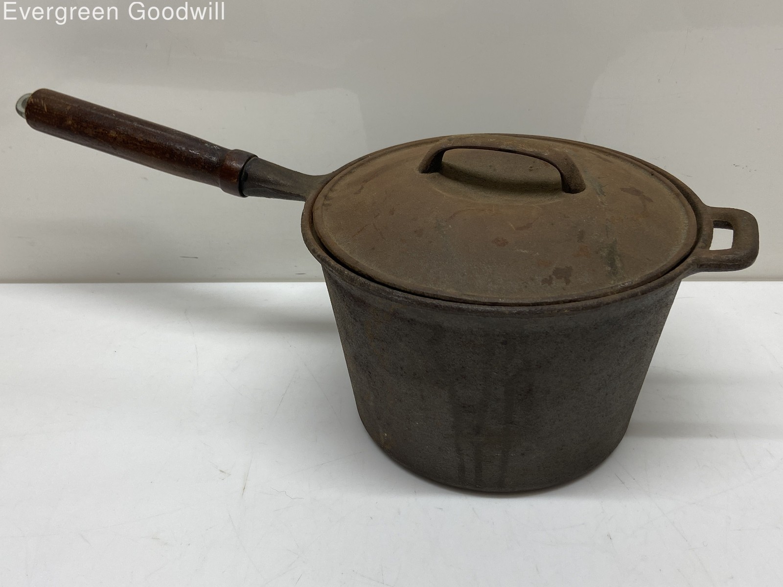 VTG - 6 Qt. Cast Iron Sauce Pan