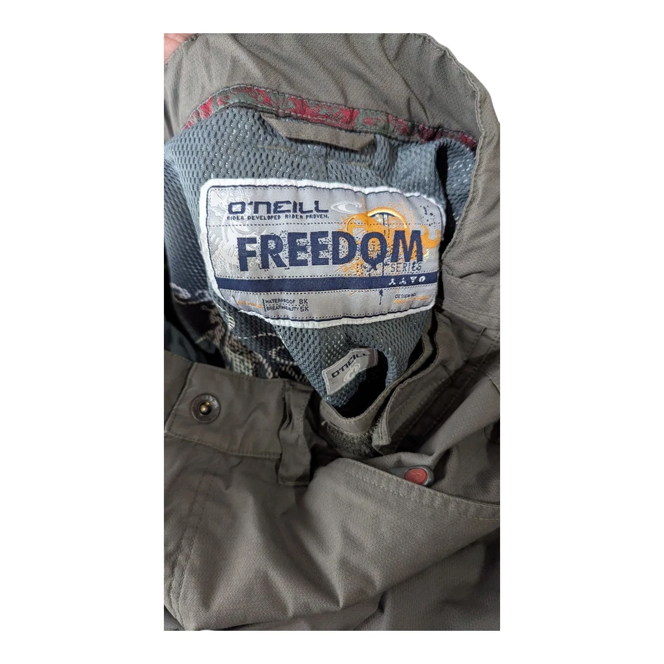 Pantalones de snowboard marrón oliva para hombre caparazón mediano serie ONeill Freedom impermeables Foto 3 de 4