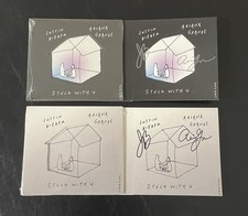 Lote de 2 CDs Pegados con U Firmados Ariana Grande y Justin Bieber Autoabiertos