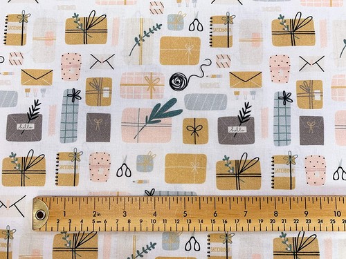 FABRIC REMNANT - Cute Gifts Parcels Crafting White Cotton Fabric - 1m Length - Picture 5 of 6