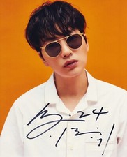 LEE DONG HWI signed autograph 20x25cm THE ROUNDUP in person autograph ACOA