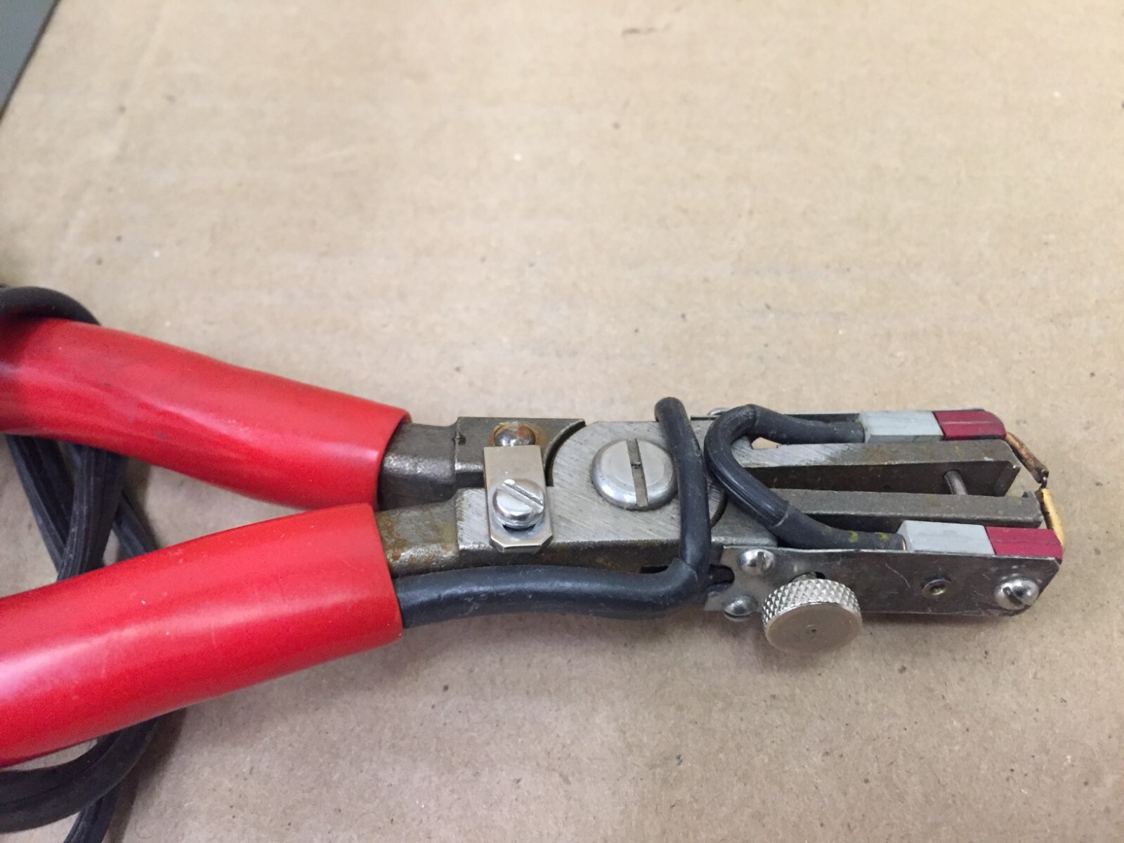 Pioneer Magnetics PM1056 PM 1056 thermal wire stripper with clamp, 110VAC, 10W