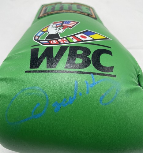 Oscar De La Hoya Signed Green Boxing Glove with JSA COA (AJ56868) - Picture 2 of 5