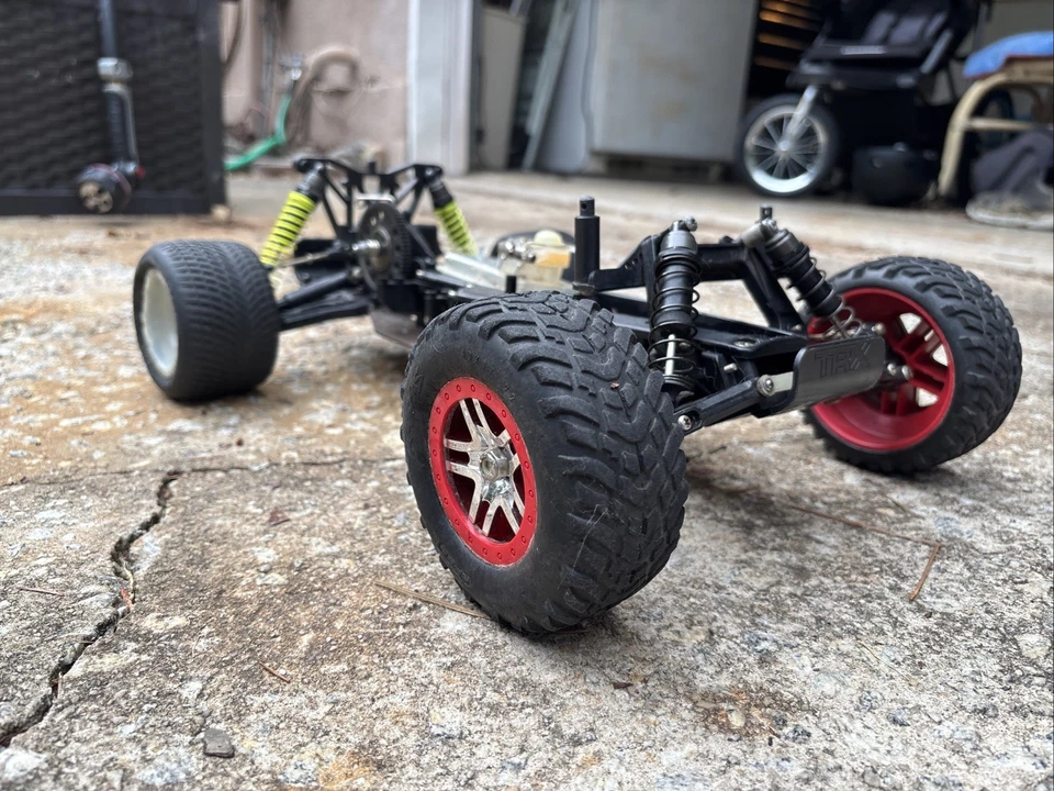 Camión de estadio Traxxas 44096-3 Nitro Rustler 1/10 - rojo Foto 2 de 4