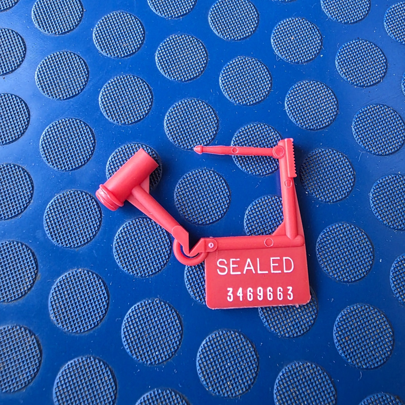 (1000) Tydenbrooks Padlock Seals , Red Polypropylene