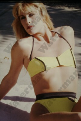 beautiful woman  Glamour pose candid  35mm Slide V2t2