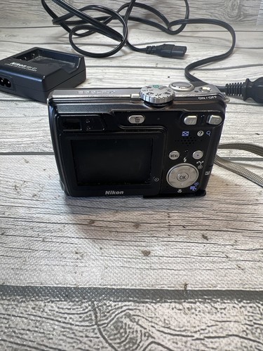 Nikon COOLPIX 7900 7.1MP Digital Camera - W/ Battery charger Untested- - Picture 5 of 8
