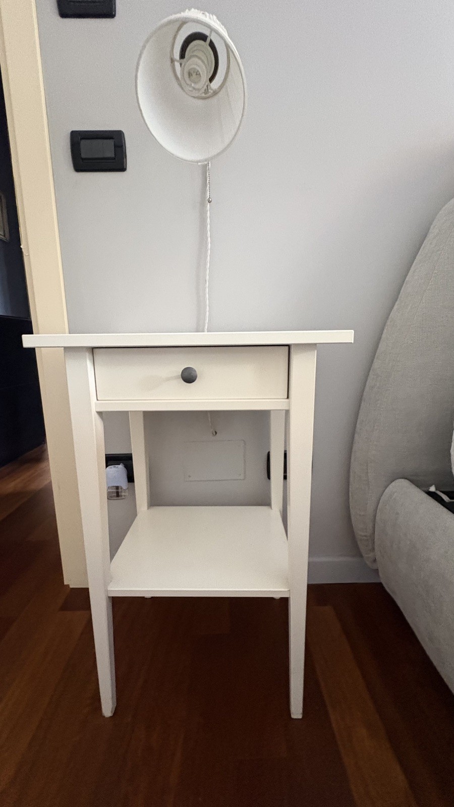 comodino bianco