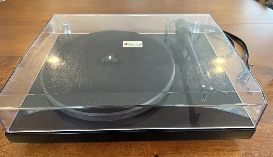 Pro-Ject Audio Systems Debut III Hi-Fi Turntable w/ OM 5E Cartr. + spare stylus - Image 4 of 4
