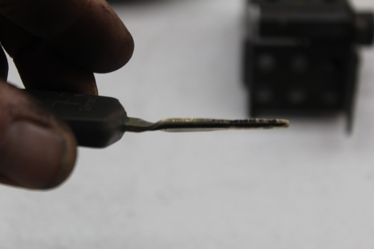 05-06 KAWASAKI NINJA ZX6R ZX636 IGNITION LOCK KEY SET W/ GAS CAP