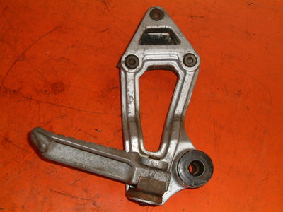 Kawasaki zx-10 zx10b tomcat g reg 89/90 #3 right side pillion footpeg and hanger