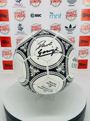   Offizielle FIFA WM 1990 Adidas Fußball - Signiert von Paul Gascoigne!   