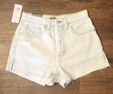 NWT. Wild Fable Women's Size 2 Light Wash Blue Denim High Rise Jean Shorts.