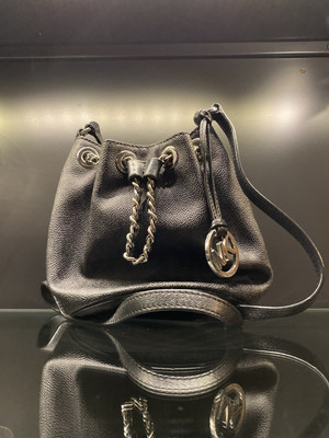 MICHAEL Michael Kors schwarze Frankie MINI-Tasche aus Leder Beuteltasche
