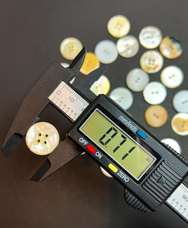 "Antiguo lote de botones madreperla grabados tallados únicos vintage 3/4"" carcasa de colección" Foto 4 de 4