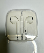 Apple EarPods 3.5mm Headphone Plug MWU53AM/A New Sealed Genuine Apple