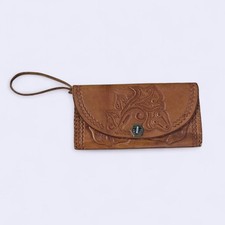 LEATHER CLUTCH PURSE HIGH QUALITY VINTAGE WITH EMBELISHED LEATHER PATTERN