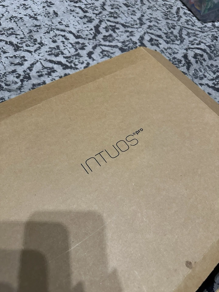 Tableta y discos de dibujo gráfico digital Wacom PTH-651 Intuos Pro Foto 3 de 3