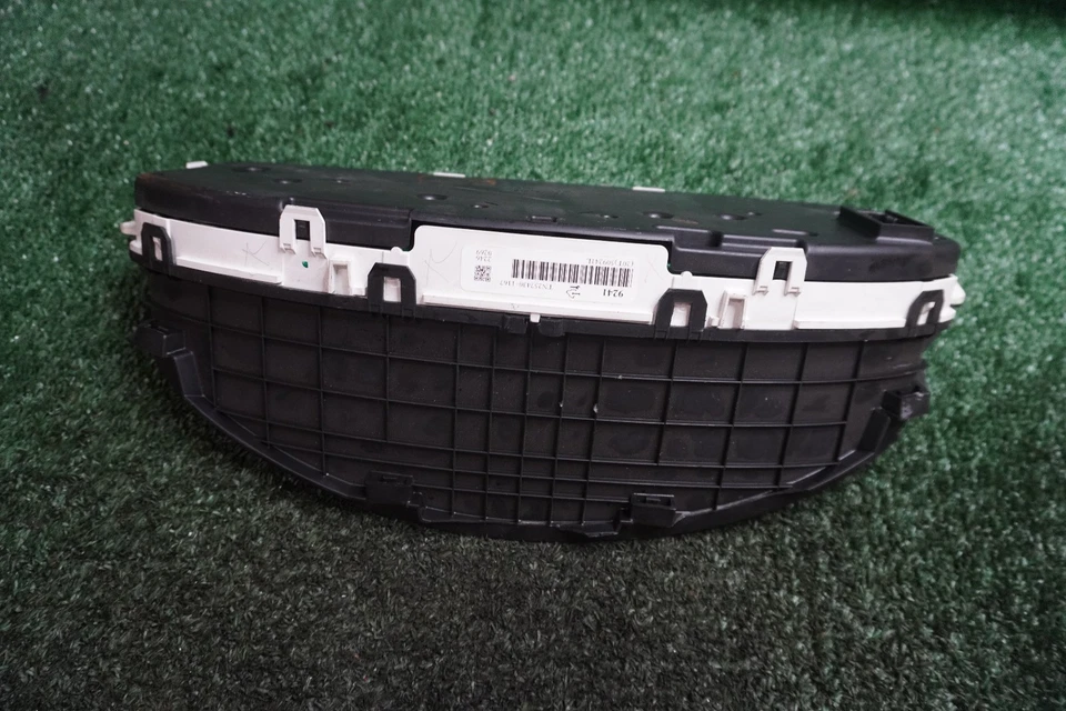 Cadillac Escalade 2011 2012 velocímetro calibre grupo fabricante de equipos originales 2574301167 kilometraje sin circular Foto 2 de 4