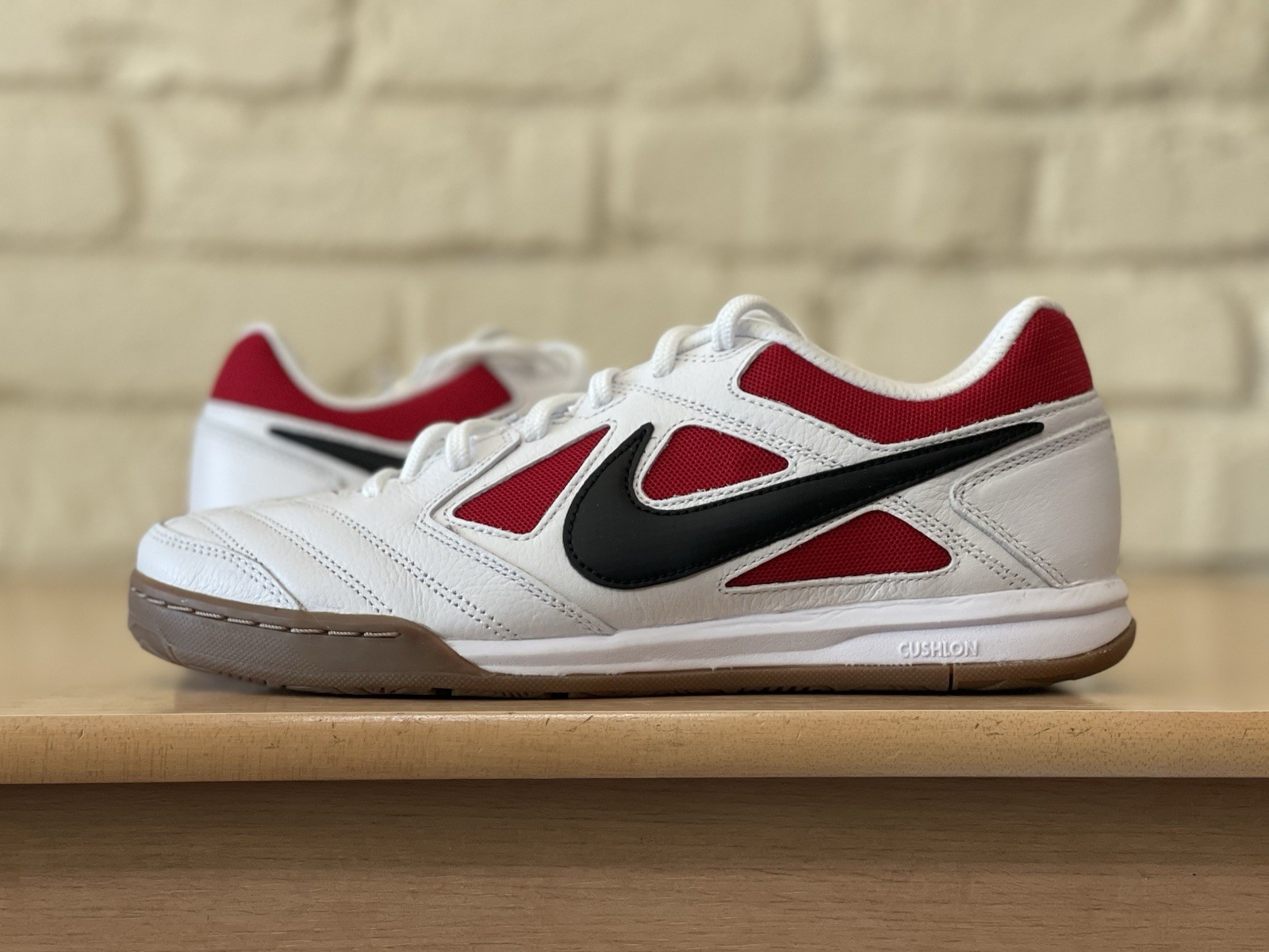 Nike Gato White Gym Red Black Gum Soccer Shoes IB8509-100 Men 8 / Women 9.5 New image 2
