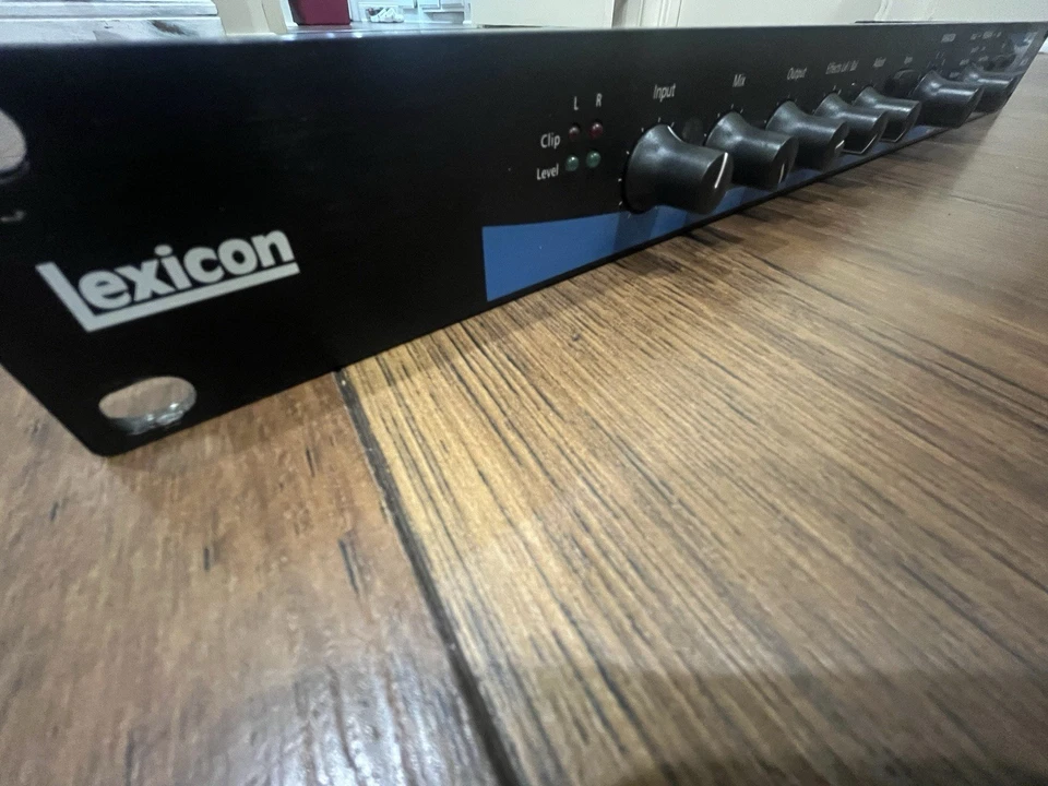 Processador de efeitos Lexicon MPX 100 canal duplo montagem em rack - Imagem 2 de 4