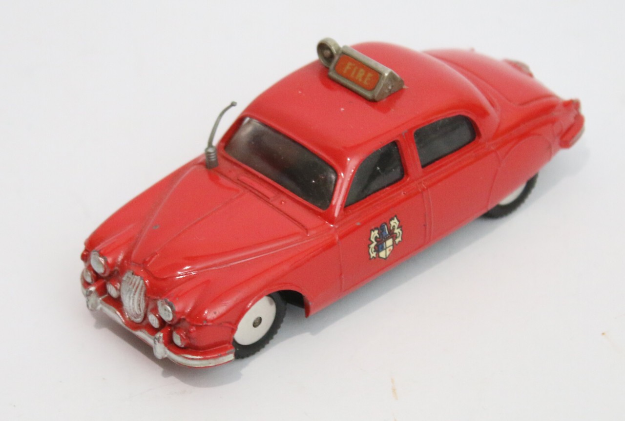 コーギ■Corgi Toys Jaguar 2.4 Litre Fire Car Corgi 213, Jaguar Fire Chief's Car - Free Price Guide & Review