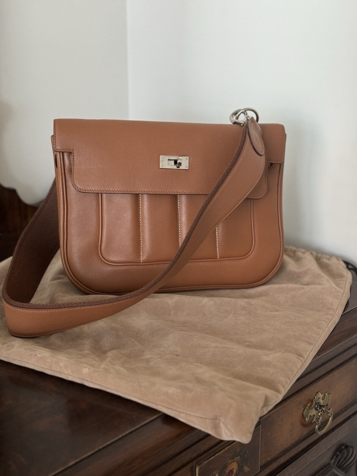 HERMES Berline 28 Authentic Leather Messenger Bag