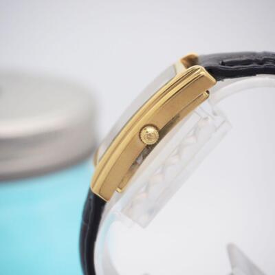 557 Gucci Ladies Watch 2600L Black Gold Square Women's Watch