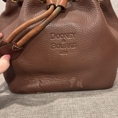 Vtg Dooney & Bourke Bucket Bag Brown Pebbled Leather Shoulder Purse Drawstring - Picture 3 of 21