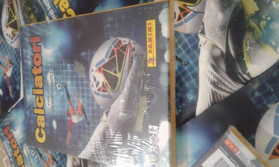 ALBUM VUOTO CARTONATO CALCIATORI 2019-20 HARDCOVER PANINI EMPTY + 3 BUSTINE - Immagine 2 di 2